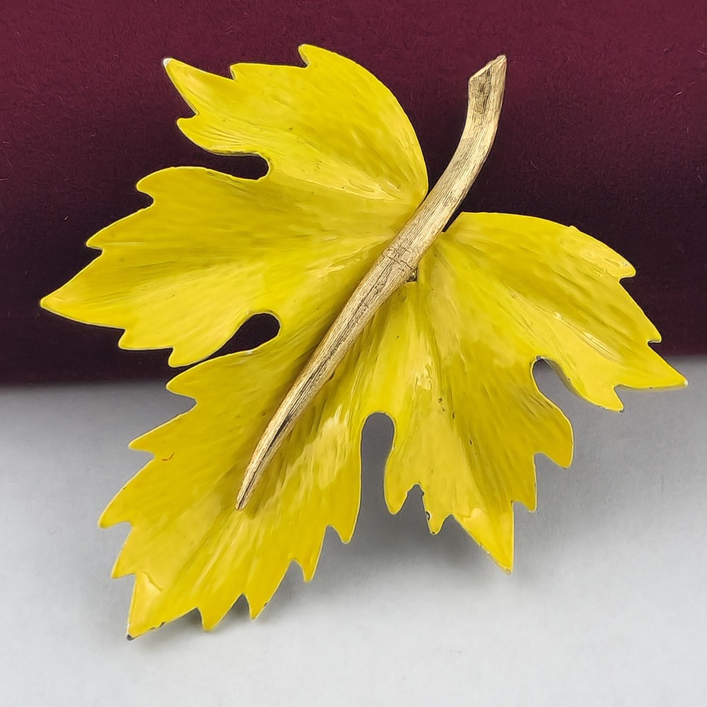 Vintage‎ Yellow Enamel Leaf Brooch Gold Tone Nature Fall Statement Pin